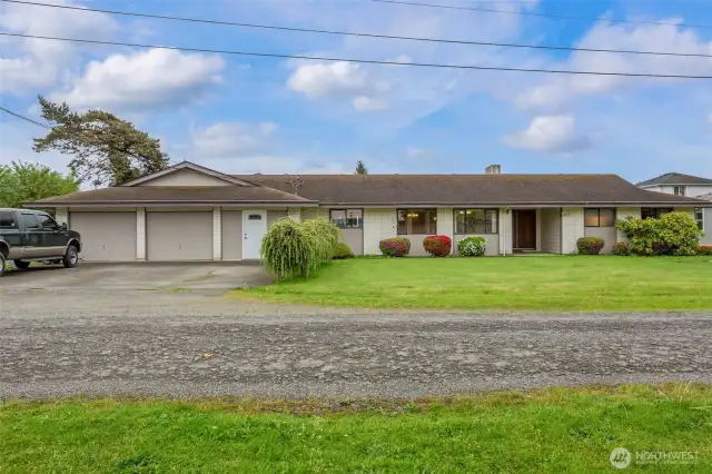 Tons of parking, RV parking on left of home