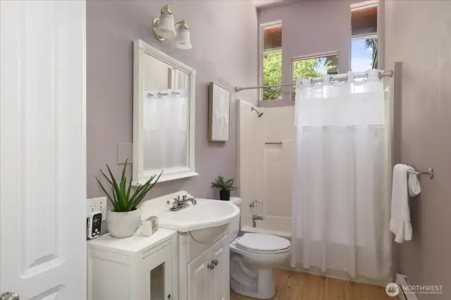 MAIN LEVEL FULL BATH