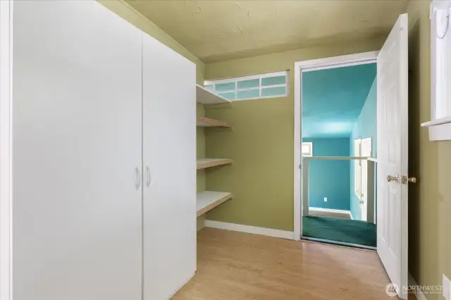 PANTRY/MUDROOM