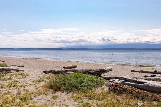 PROPERTY HAS PRIVATE MUTINY BAY BEACH ACCESS