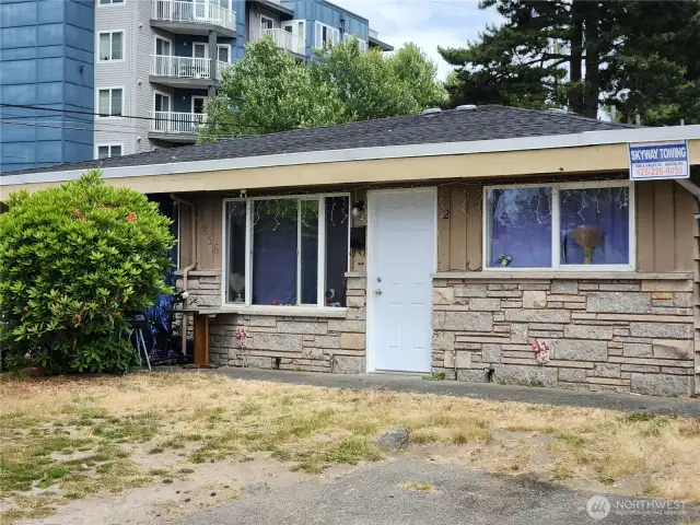 Lovely 4-plex with room to raise rents and increase revenue instantly