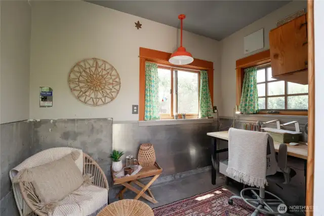 The detached studio, complete with electricity, offers a versatile, comfortable space perfect for hobbies, creativity, or quiet retreat.