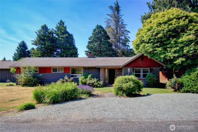 Beautifully maintained Single level living!