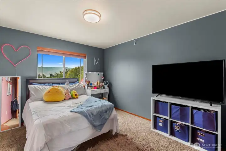 1st bedroom
