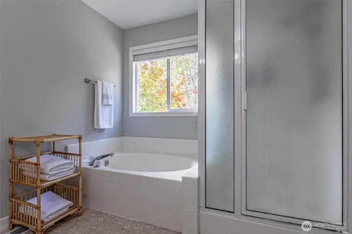 Soaking tub