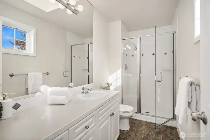 Ensuite guest bedroom