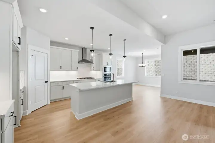 2609 Acer Loop ~ Ready Now