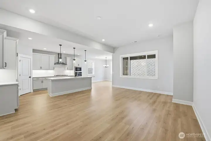 2609 Acer Loop ~ Ready Now