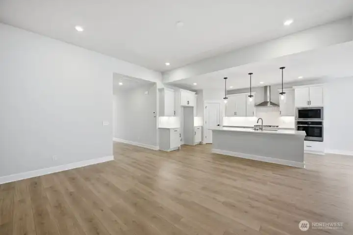 2609 Acer Loop ~ Ready Now