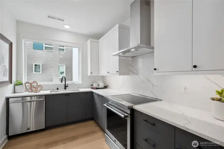 Pictures of Model home. Not pictures of actual home. Features, colors, layout may vary.