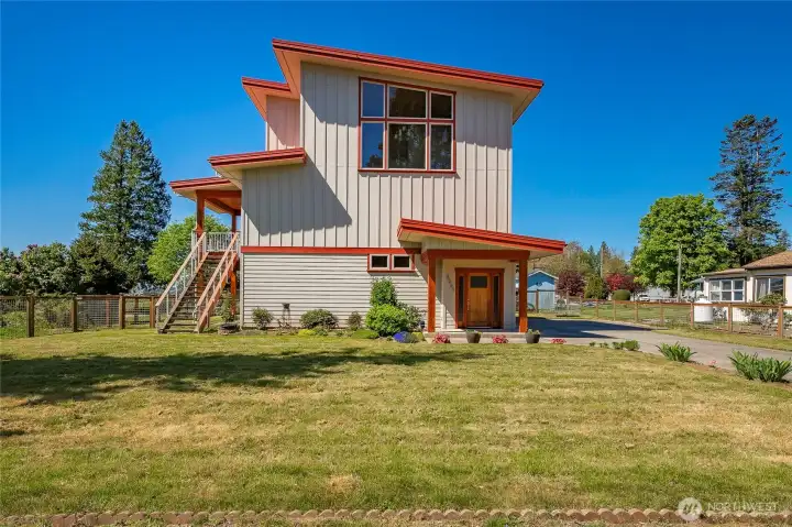 Another few, see large fenced off area below deck. Covered front entry.