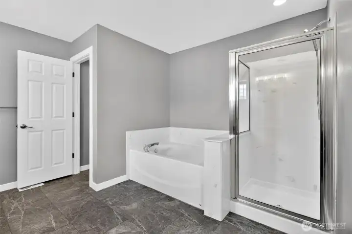 Primary bathroom, updated in 2022, new bath faucet and lights May 2026