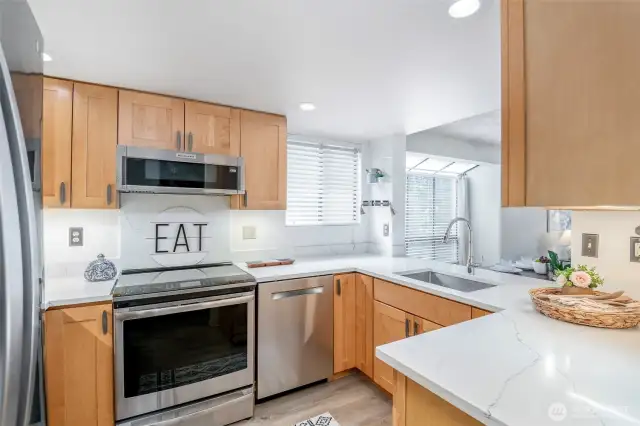 Gorgeous fully updated kitchen! And don't miss the under-cabinet lighting!