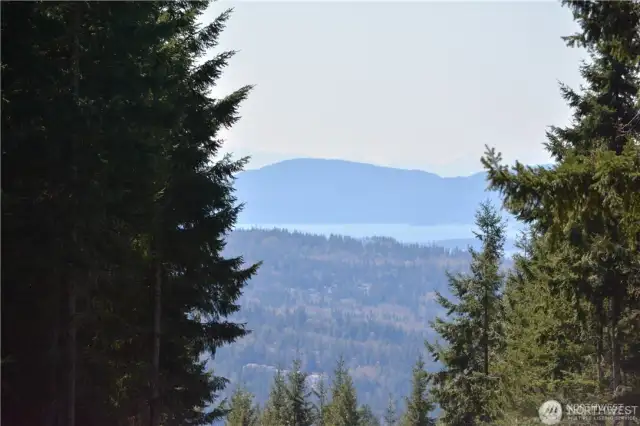 Views to the SW of the Bay & Islands from the road