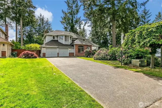 This beautiful home offers a tremendous amount of space, both inside and out, making it perfect for comfortable living and entertaining. Its thoughtful layout and inviting design truly set it apart.