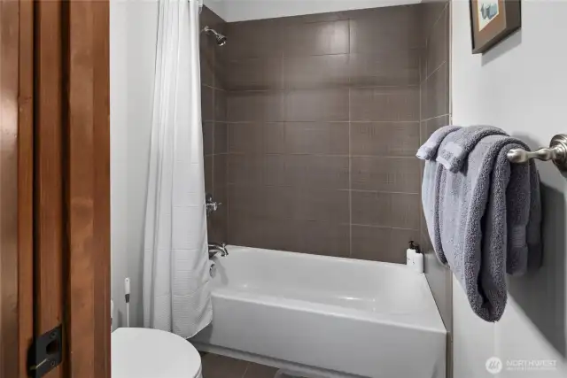 Upstairs full bathroom
