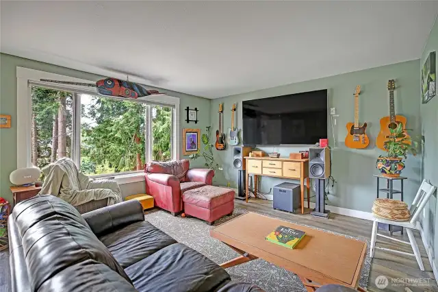 Front living room upon entry