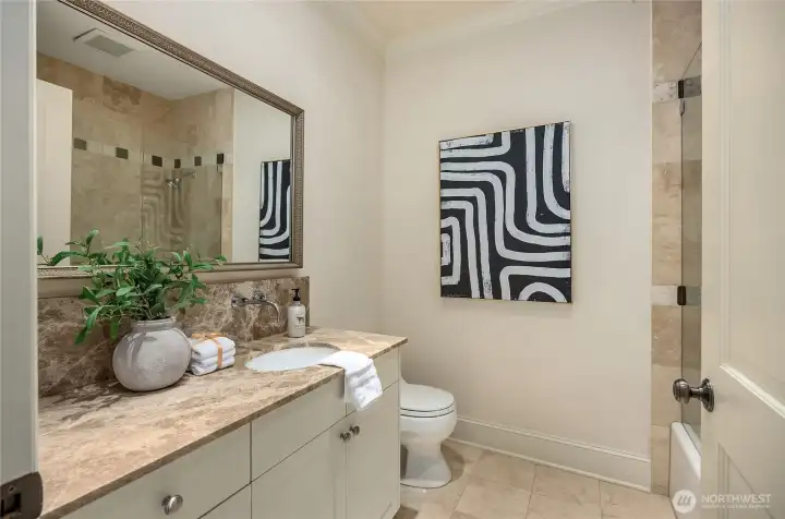 SEcond bedroom's bathroom.