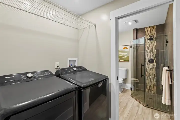 Full size laundry room! Washer and dryer stay.