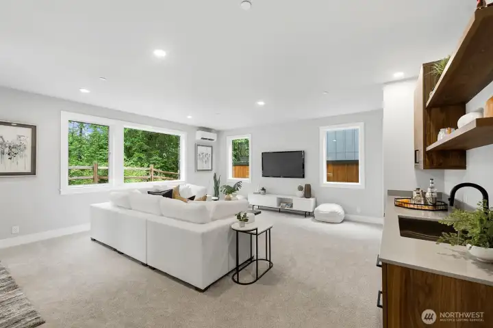 Overzised mainfloor bedroom/bonus room with en suite. Overzised mainfloor bedroom/bonus room with en suite.