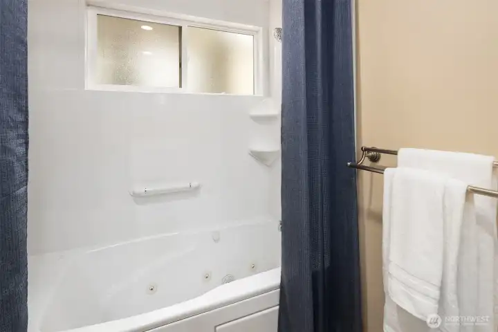 Jetted Tub in Full Bath