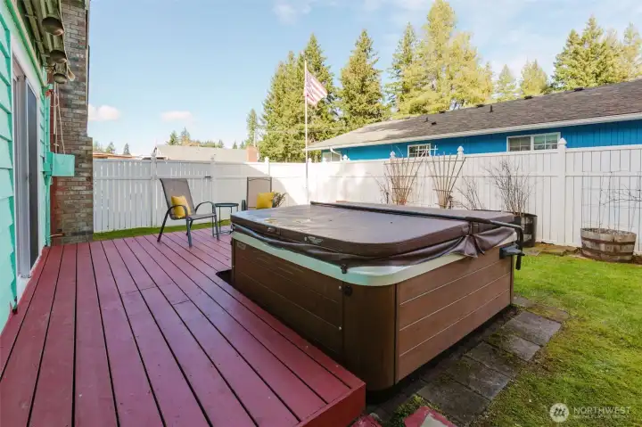 Side deck with relaxing hot tub