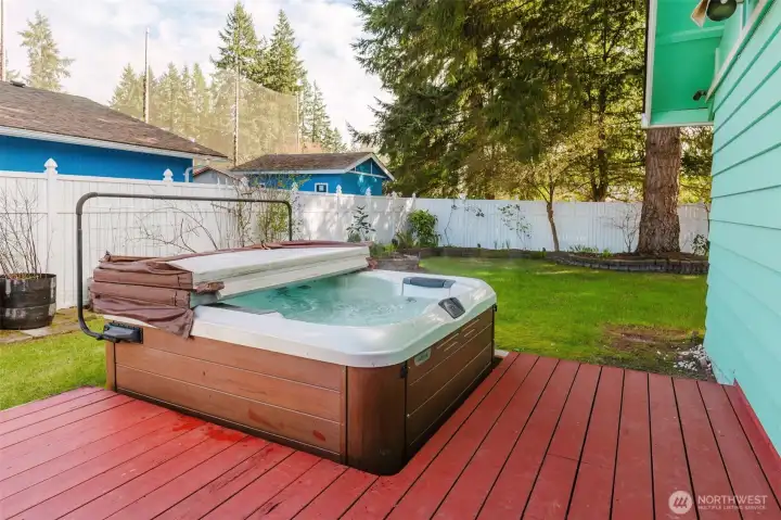 Side deck ooking to back yard