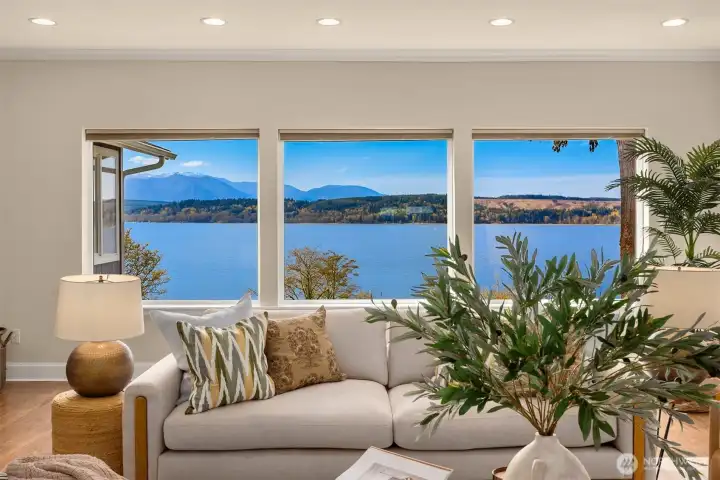 Awesome house with flexible floorplan - living room featured here.