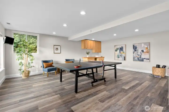 AWESOME Game Room or shop space!