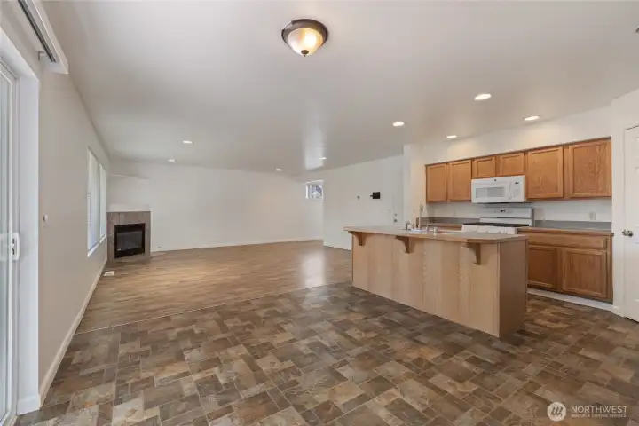 KITCHEN/DINING/LIVING