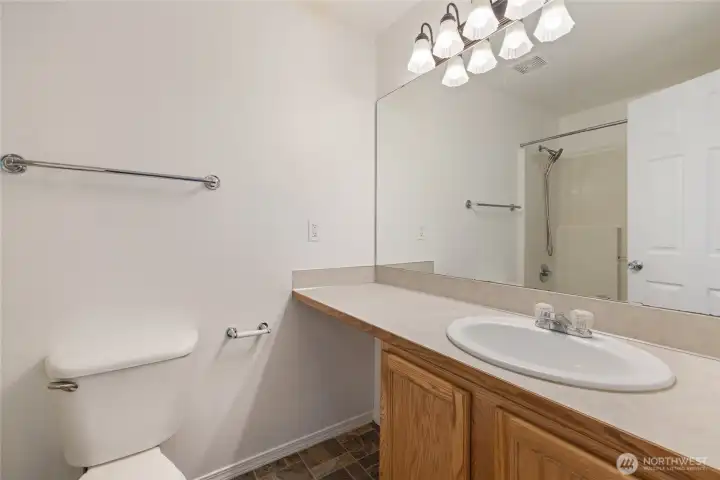 FULL SHARED BATHROOM UPSTAIRS