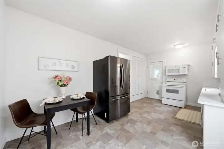 Bright kitchen with eat-in dining space