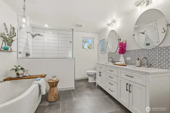 Primary En Suite Bathroom