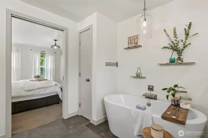 Free standing tub and ample storage