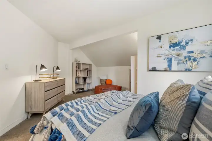 Bed 2 with Reading nook