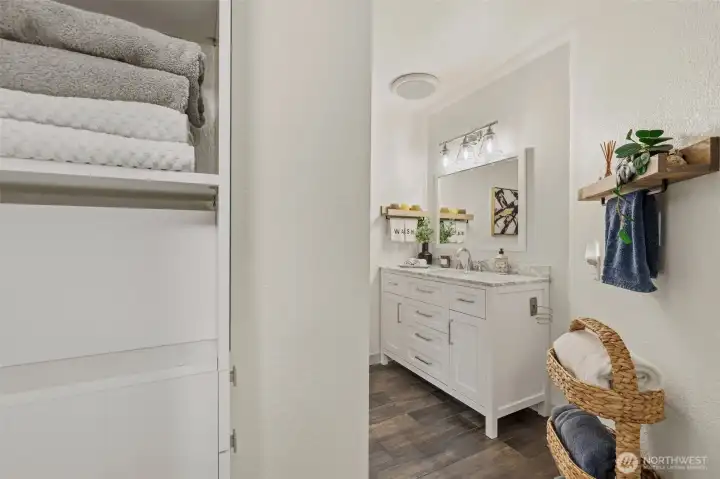 Guest bathroom 2