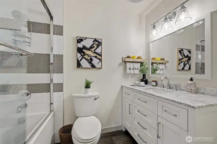 Guest bathroom 2
