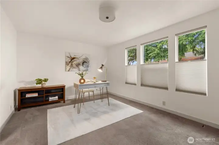 1st floor bed/den/office bonus room w/closet! Nest to adjoining full bathroom!