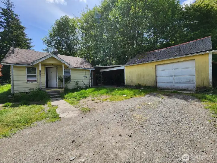 Oversized single car garage with concrete floor. Attached breezeway external laundry area off the back door. Oversized single car garage with concrete floor. Attached breezeway external laundry area off the back door.