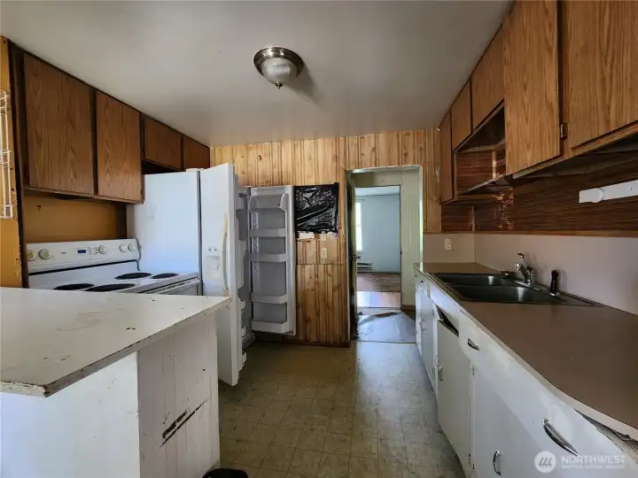 Kitchen appliances will stay but condition is unknown. Kitchen appliances will stay but condition is unknown.
