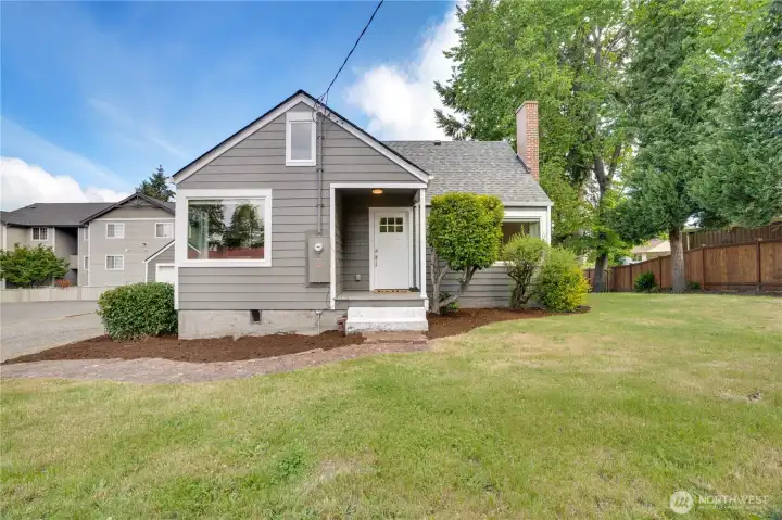 Welcome to this recently renovated opportunity in University Place. Located within the up-and-coming 27th Street Business District Plan, this property is positioned for growth and flexibility. With mixed-use zoning, it’s ideal for living, renting, launching your business, or combining all three.