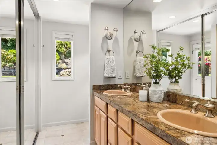 Primary 3/4 bath