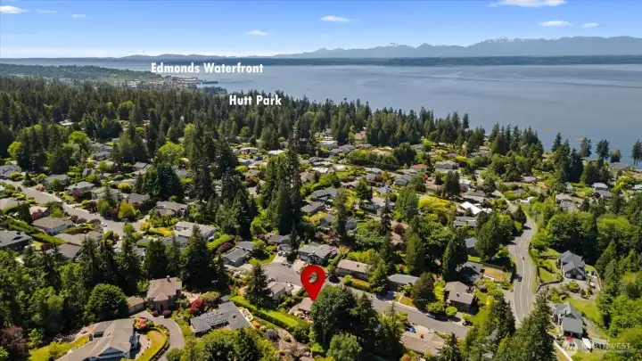 Minutes to downtown Edmonds, parks and the waterfront