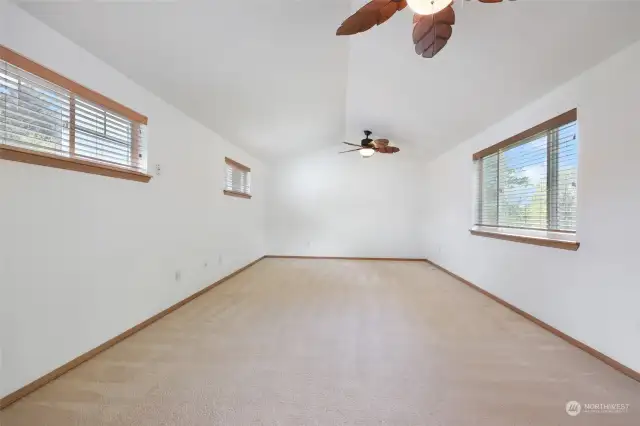 Large bonus room with vaulted ceiling and 2 beautiful fans