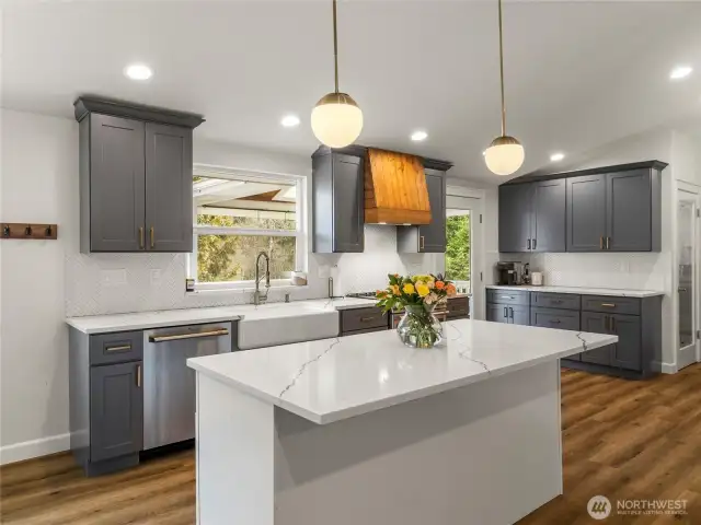 Beautifully updated & stylish kitchen. Extra seating space at the island.