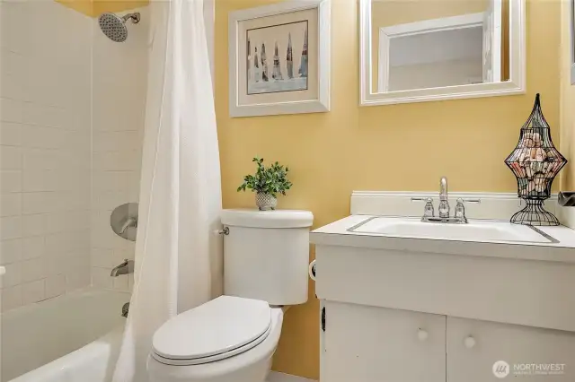 Cheery upstairs full bath.
