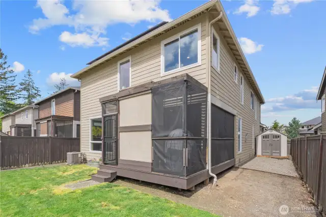 view of covered and screened outdoor living area