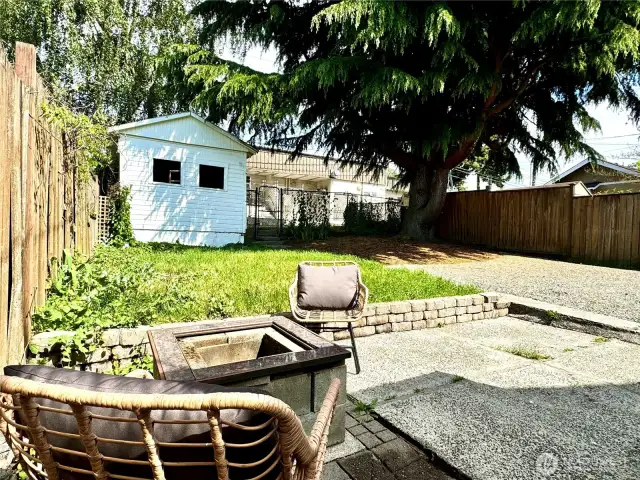 View of yard and garage