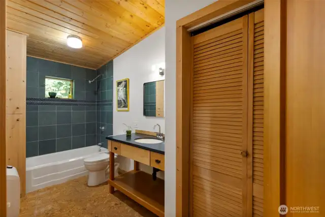Full Guest Bathroom.