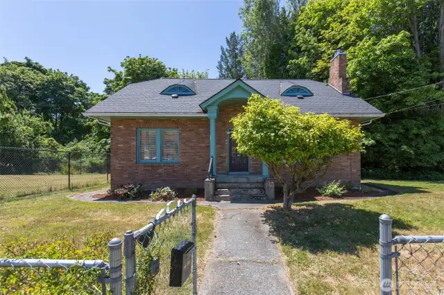 Front of home with welcoming walkway!